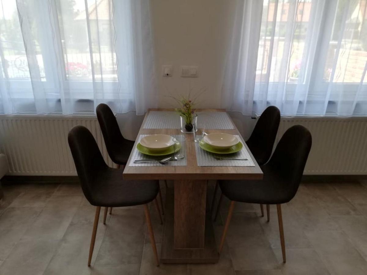 Mona Apartman Sarvar Exterior foto