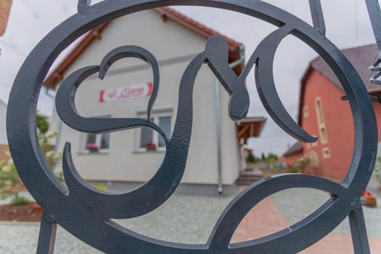 Mona Apartman Sarvar Exterior foto