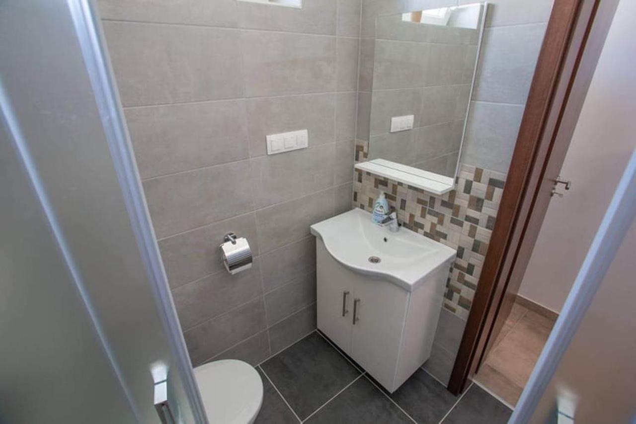 Mona Apartman Sarvar Exterior foto