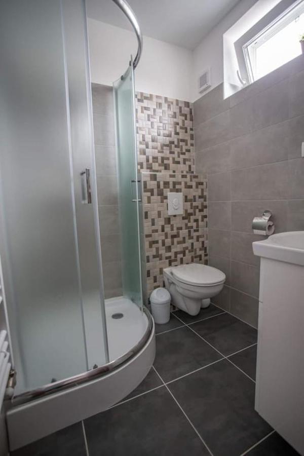 Mona Apartman Sarvar Exterior foto