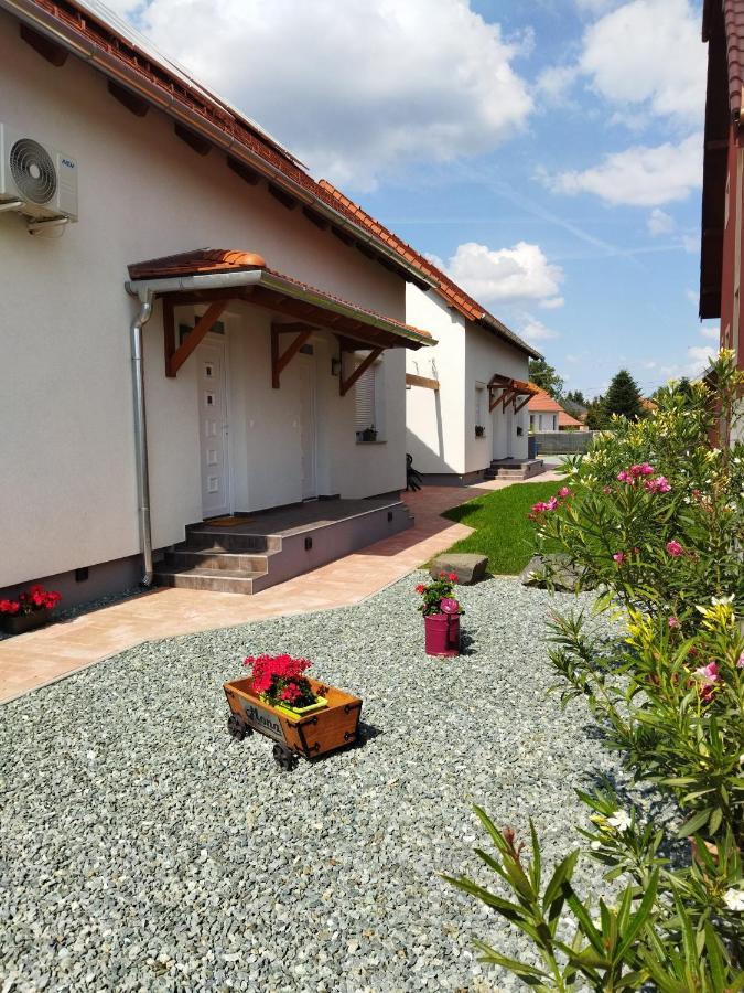 Mona Apartman Sarvar Exterior foto