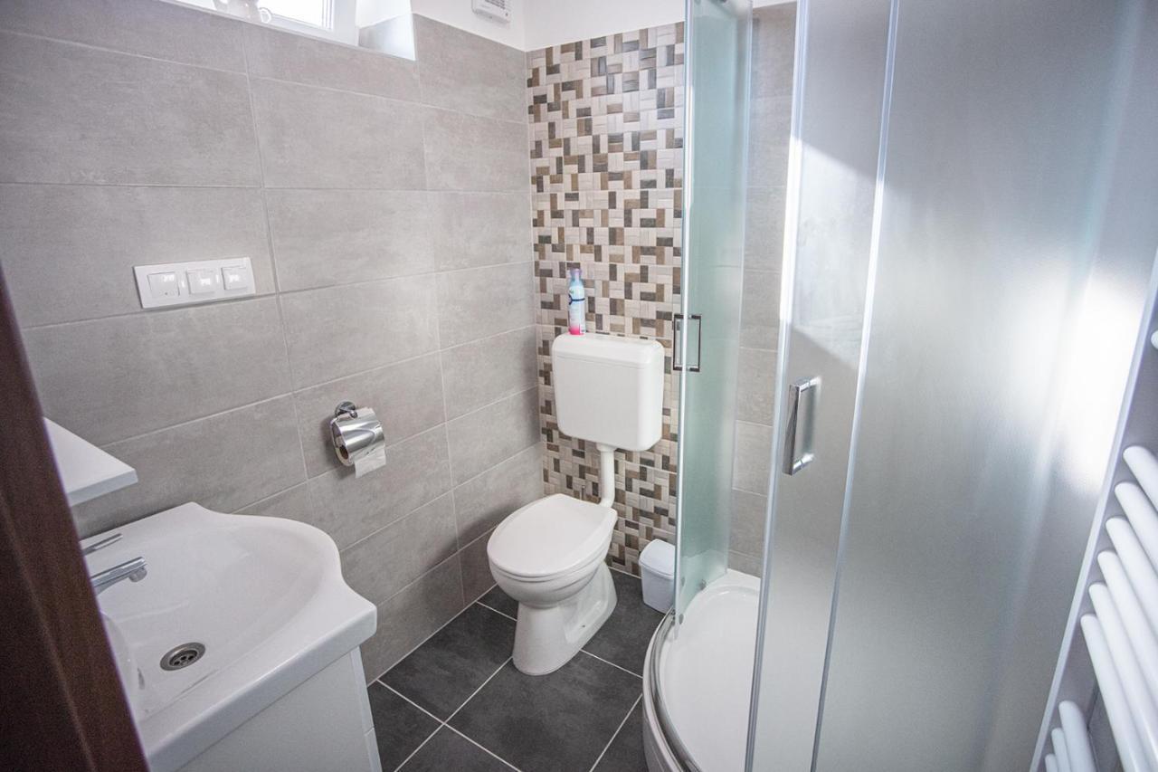 Mona Apartman Sarvar Exterior foto